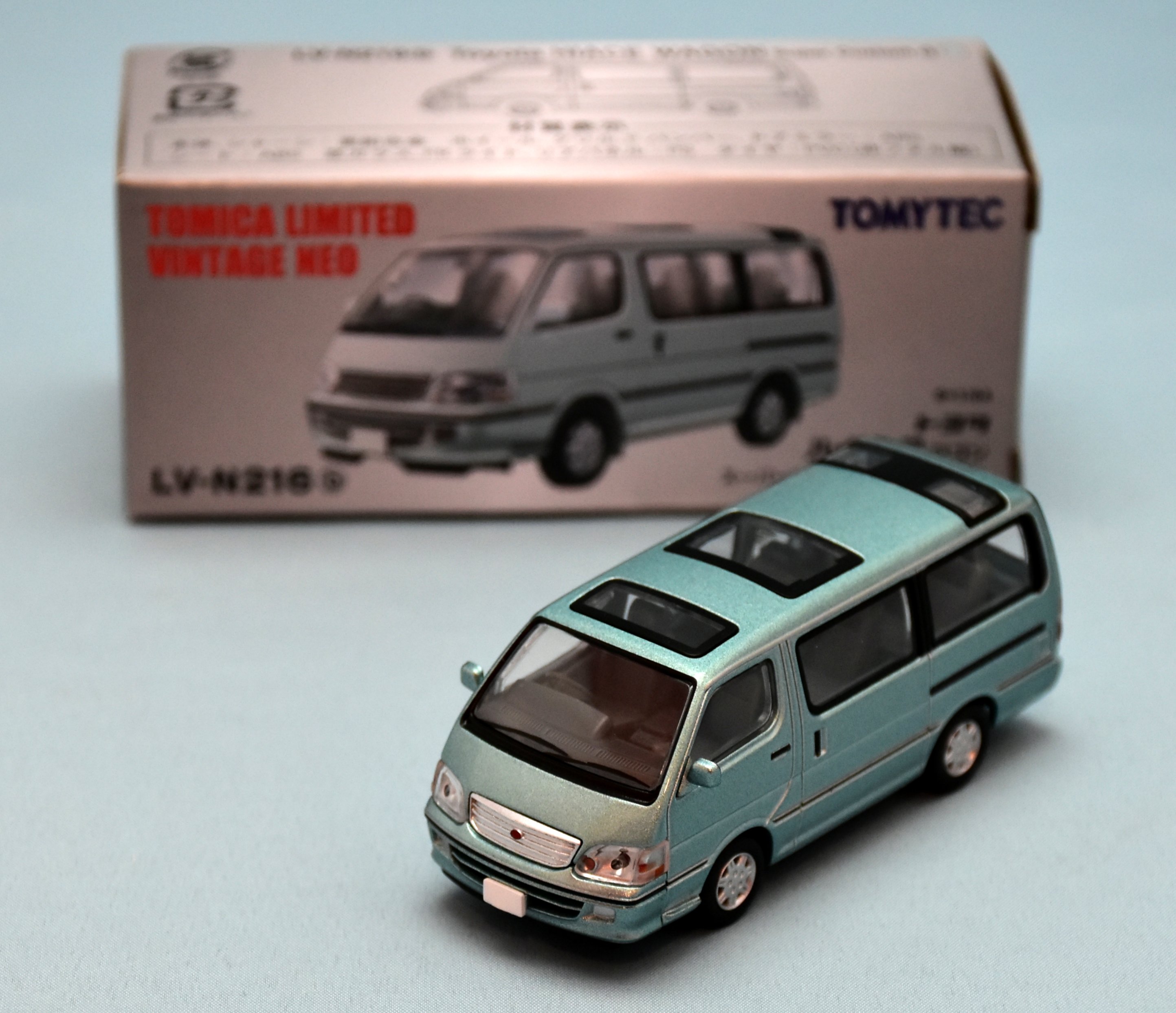 トミーテック TOMICA LIMITED VINTAGE NEO トヨタ ハイエースワゴン スーパーカスタムG 2002年式 薄緑