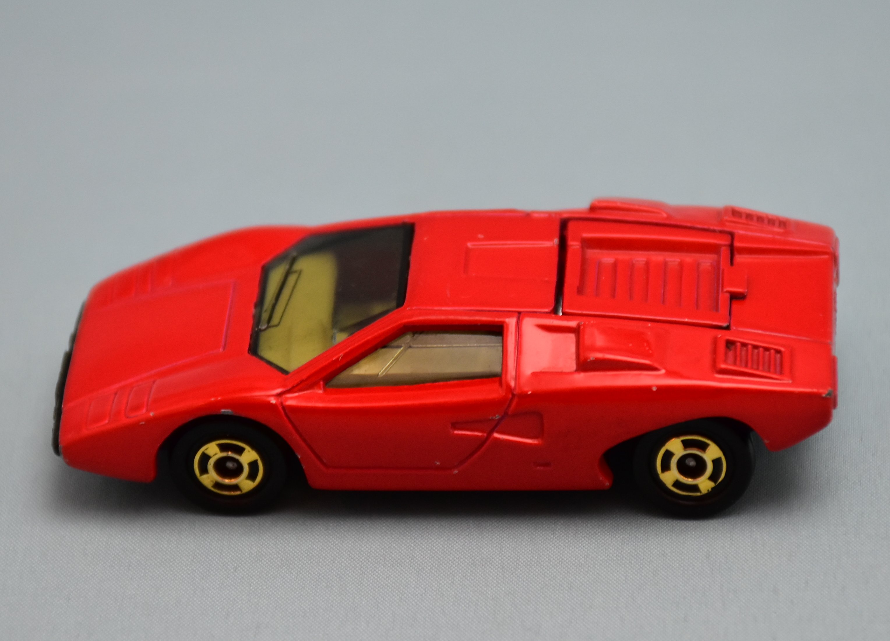 Tomy Blue Box Made In Japan Tomica Lamborghini Countach Lp Red F