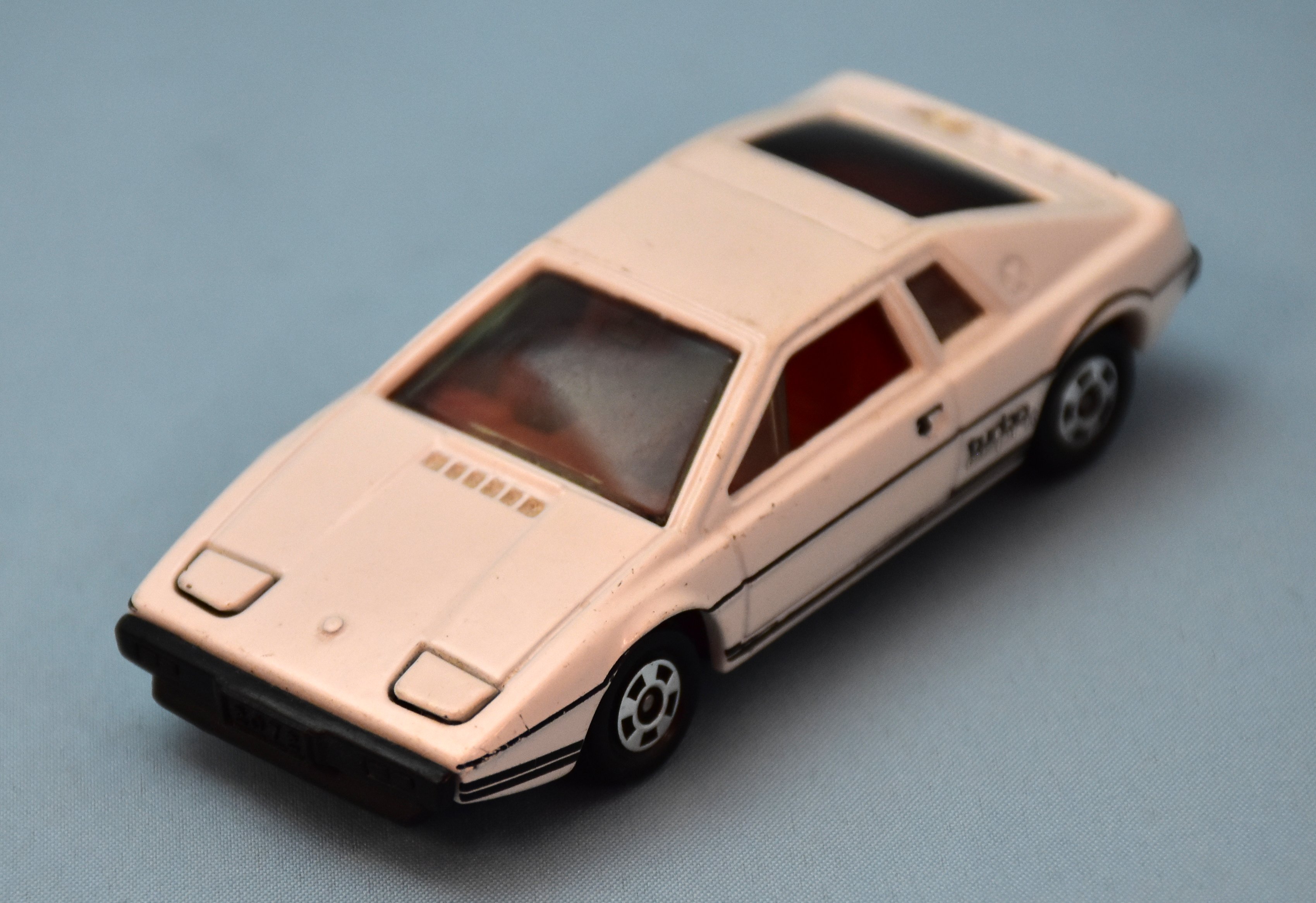 TOMY Foreign Car Series Tomica Lotus Esprit White Orange Sheet 1H Moss