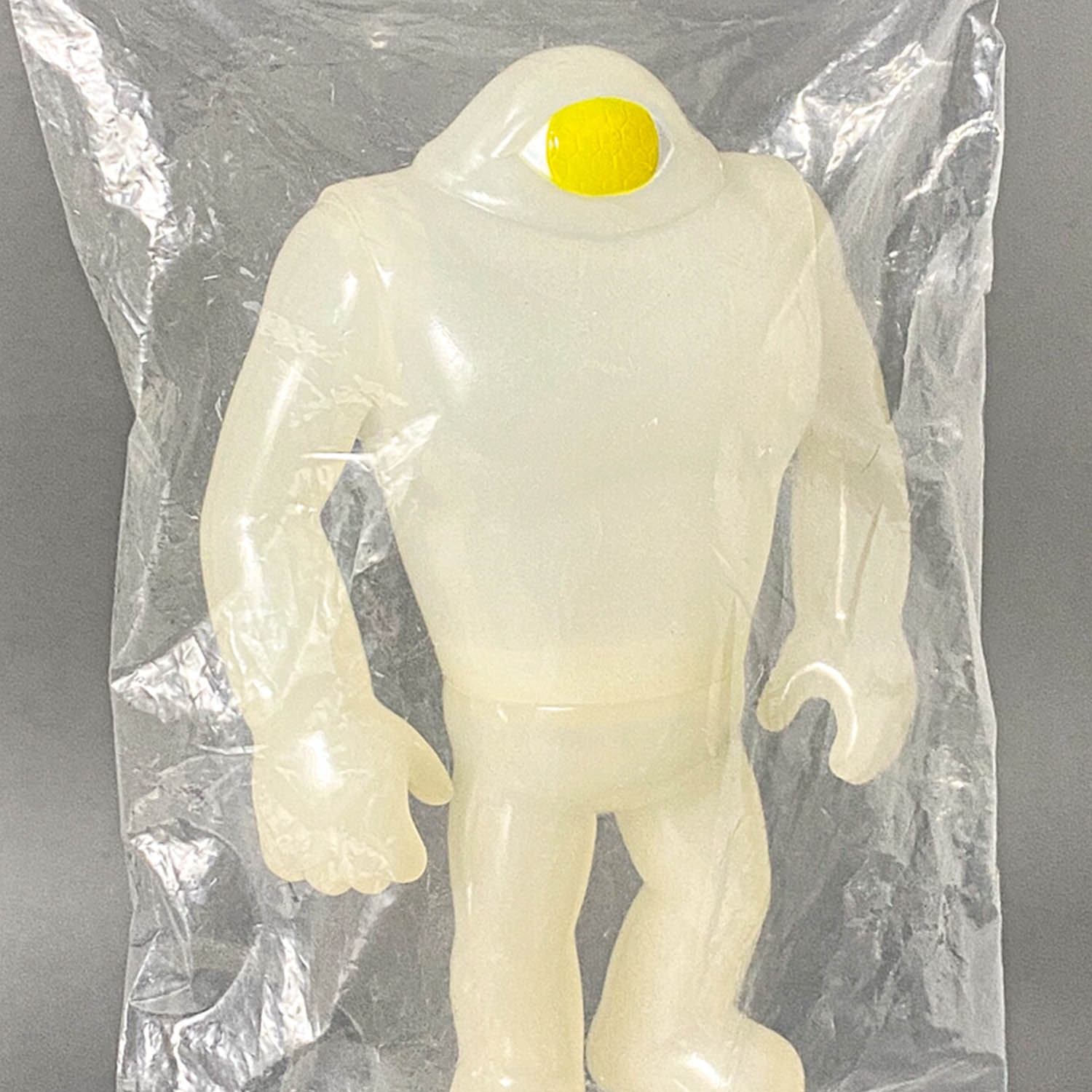 1187] ロボットの巨人 乳白成型