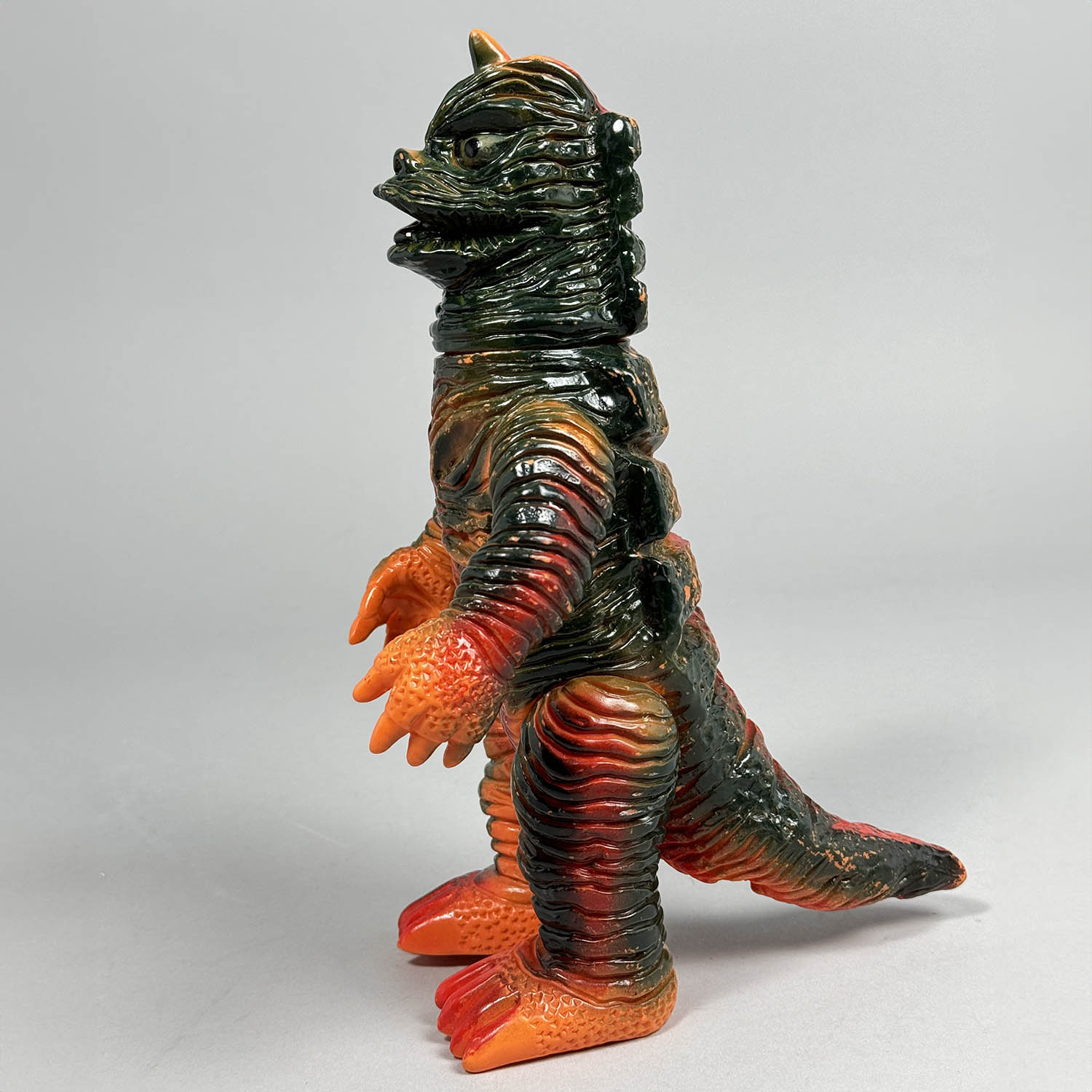 2257] しわ怪獣 足先赤塗装