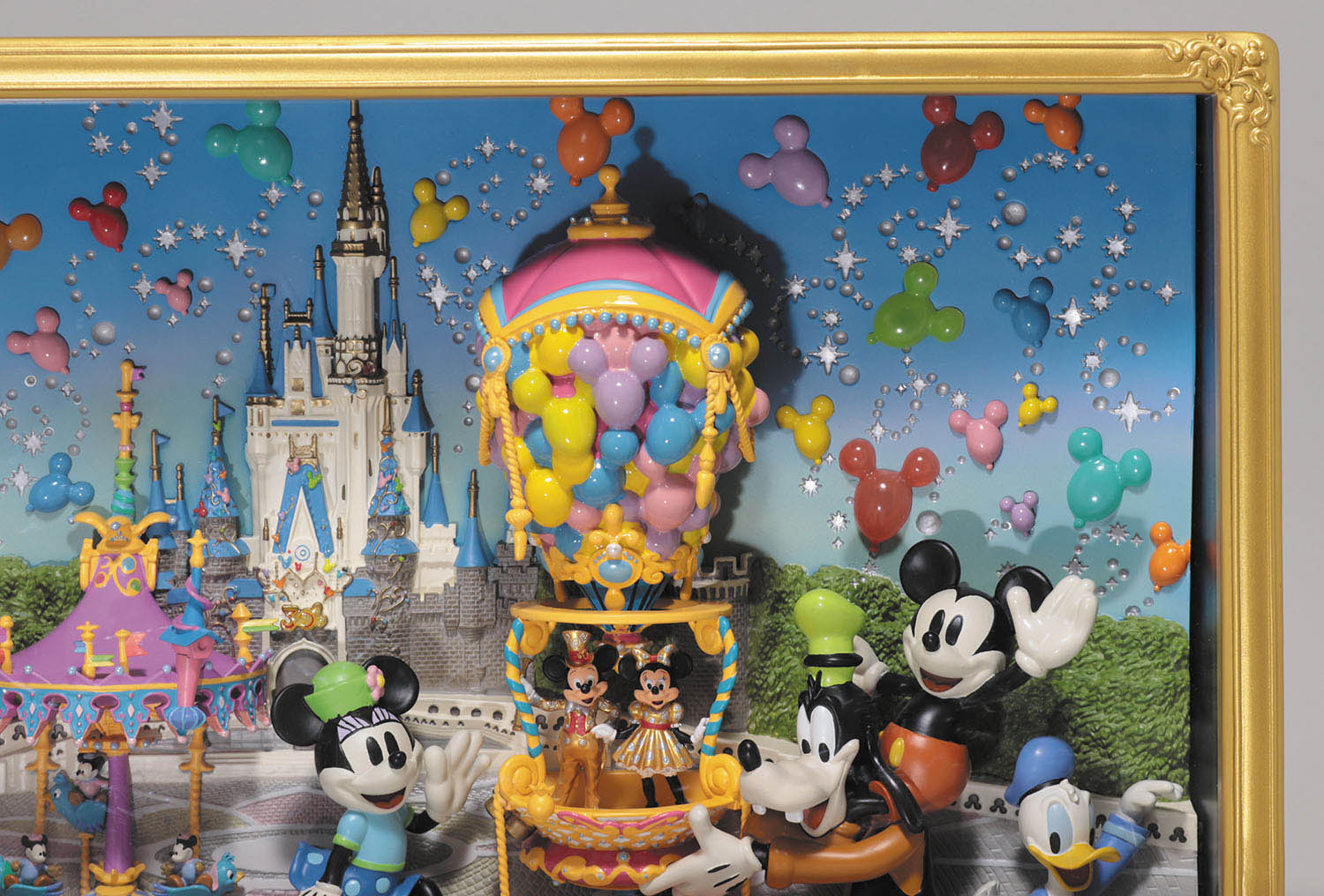 Disney - Disney Anniversary フィギュアディスプレイ ハピネスイズヒア 画像1 / 3＞東京ディズニーランドのパレードを再現！可愛い