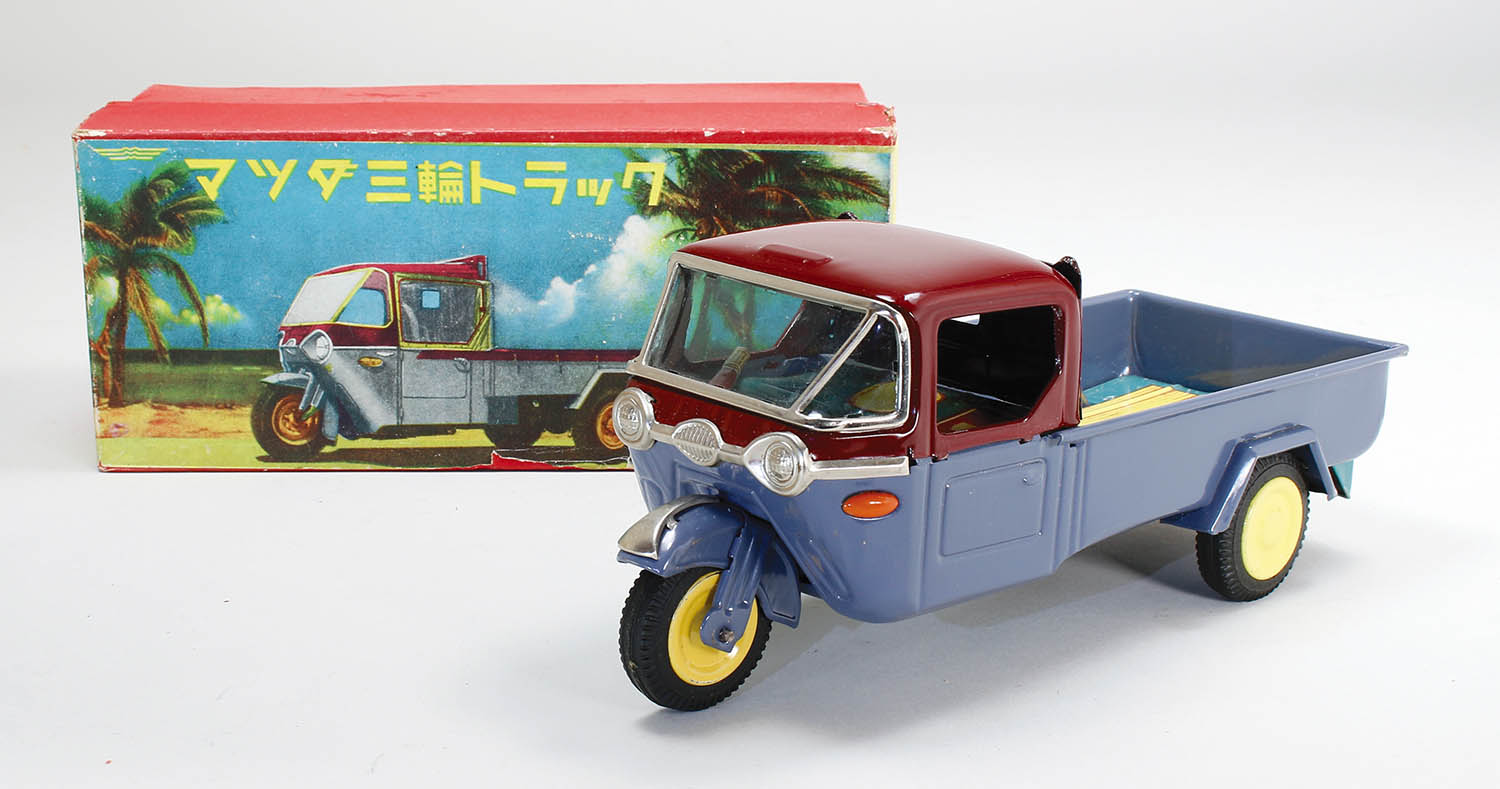 ブリキ】萬代屋 バンダイ 1950年代 マツダ 三輪トラック 元箱 赤 ブリキ】萬代屋 バンダイ 1950年代 マツダ 三輪トラック 元箱 赤