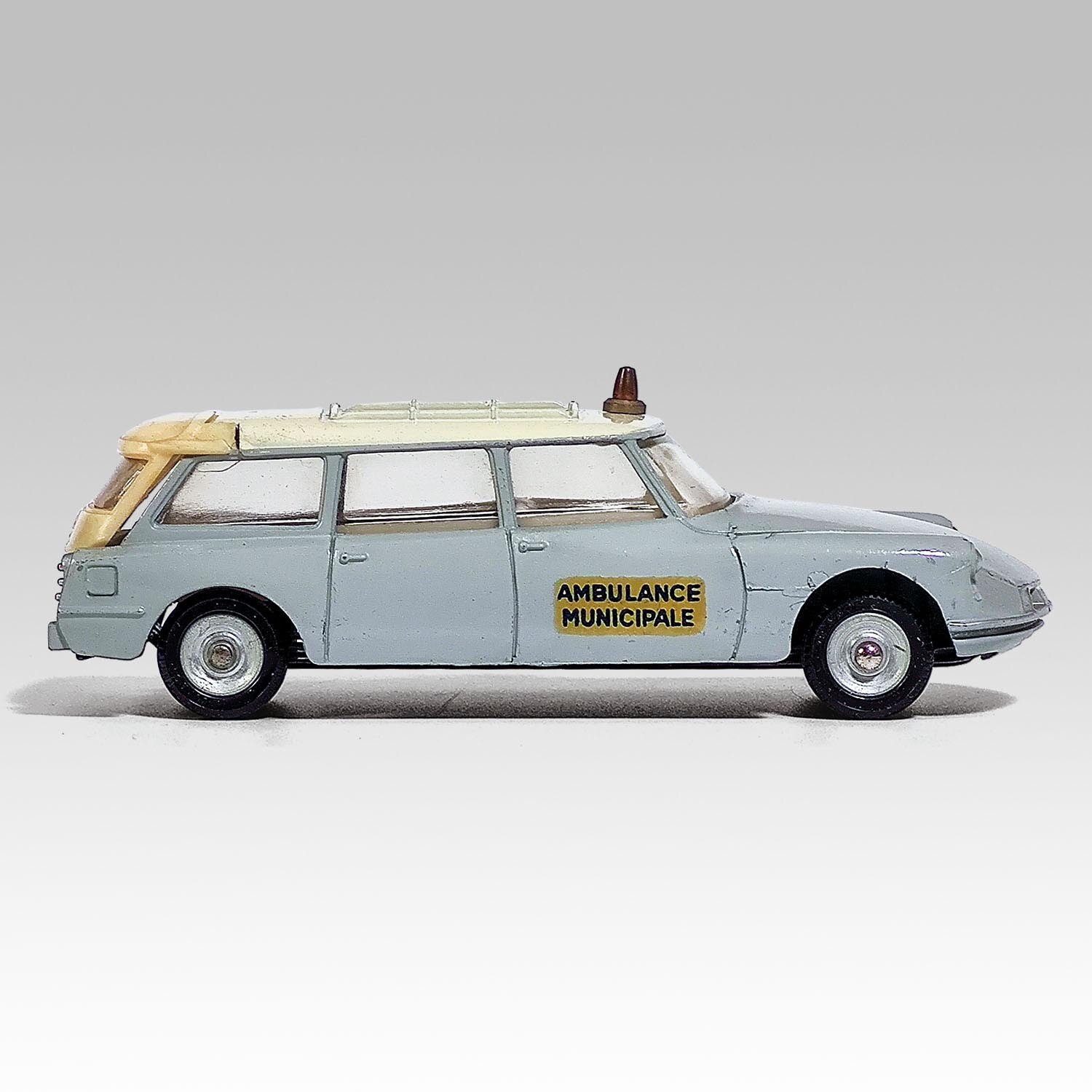 6835］ MECCANO ディンキー 556 シトロエン イデー19 救急車