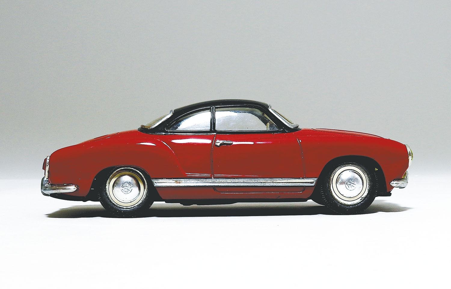 volkswagen KARMANNGHIA 香港製 ミニカー 約16cm volkswagen KARMANNGHIA 香港製 ミニカー 約16cm