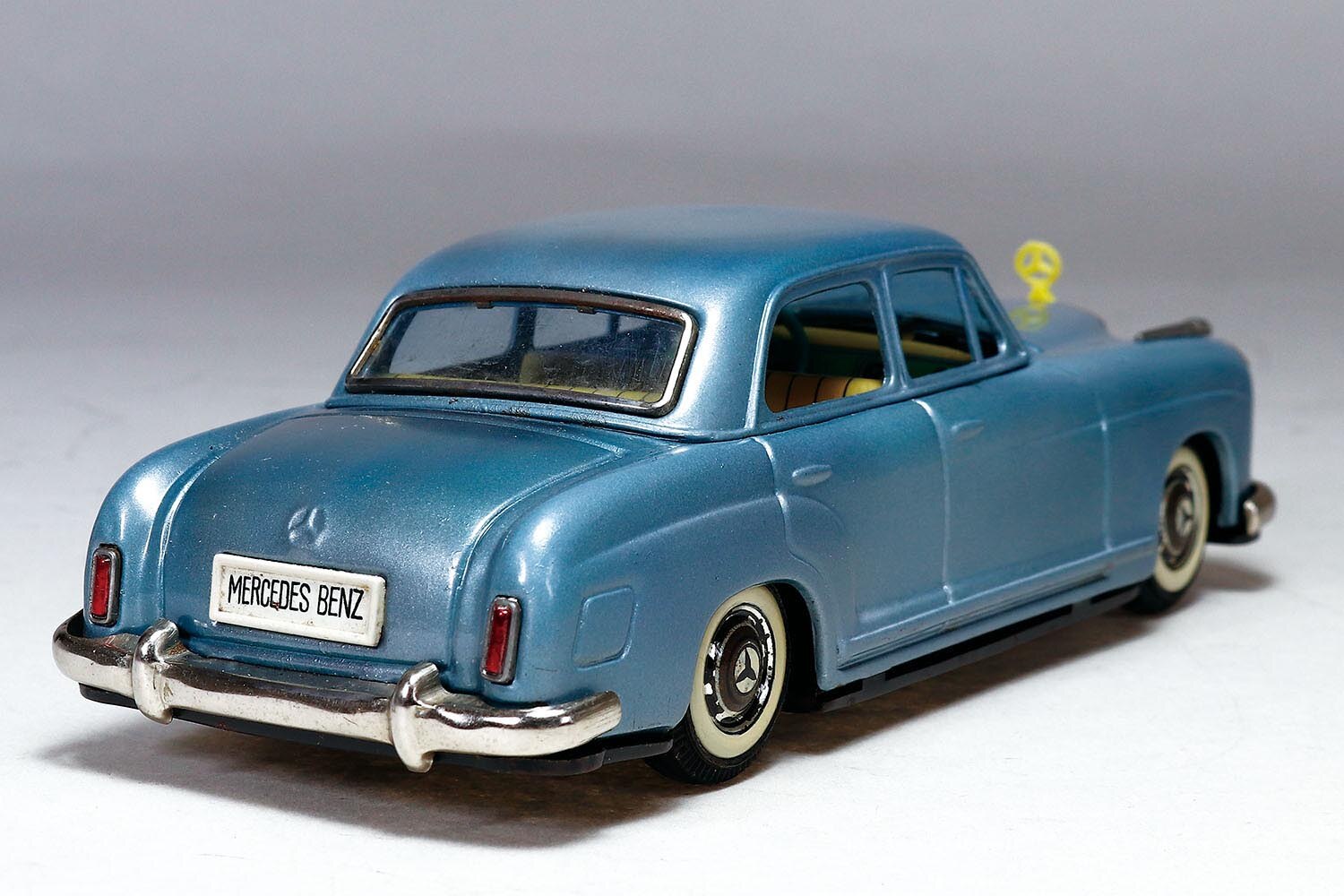 b*s様 萬代屋 バンダイ　ベンツ Mercedes Benz　219　模型　ブ バンダイ メルセデスベンツ 219 セダン （メタスカイブルー）