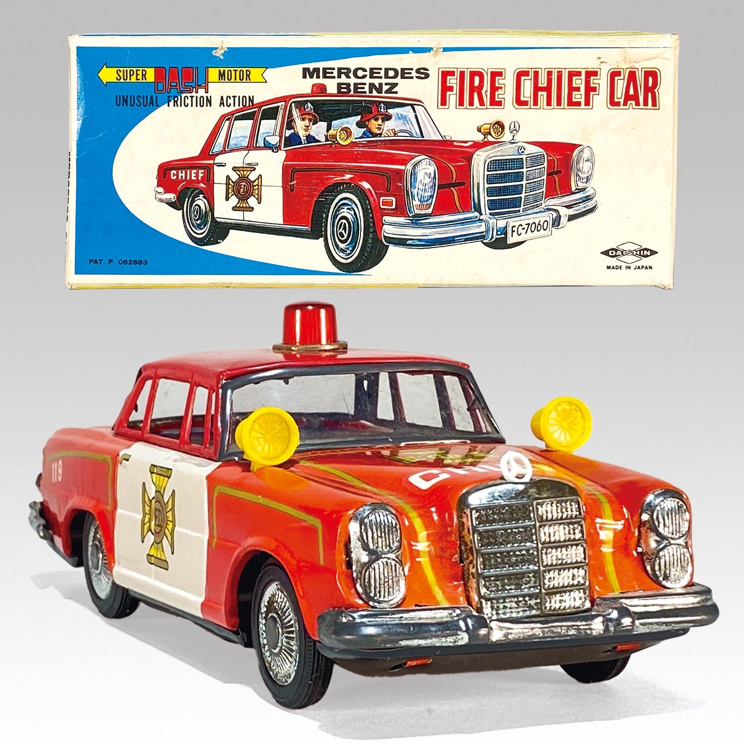野村トーイ•新工社？ダブルネーム　電動　FIRE CHIEF CAR 動作品 Fire Chief Car With Siren And Flashing Dome Light