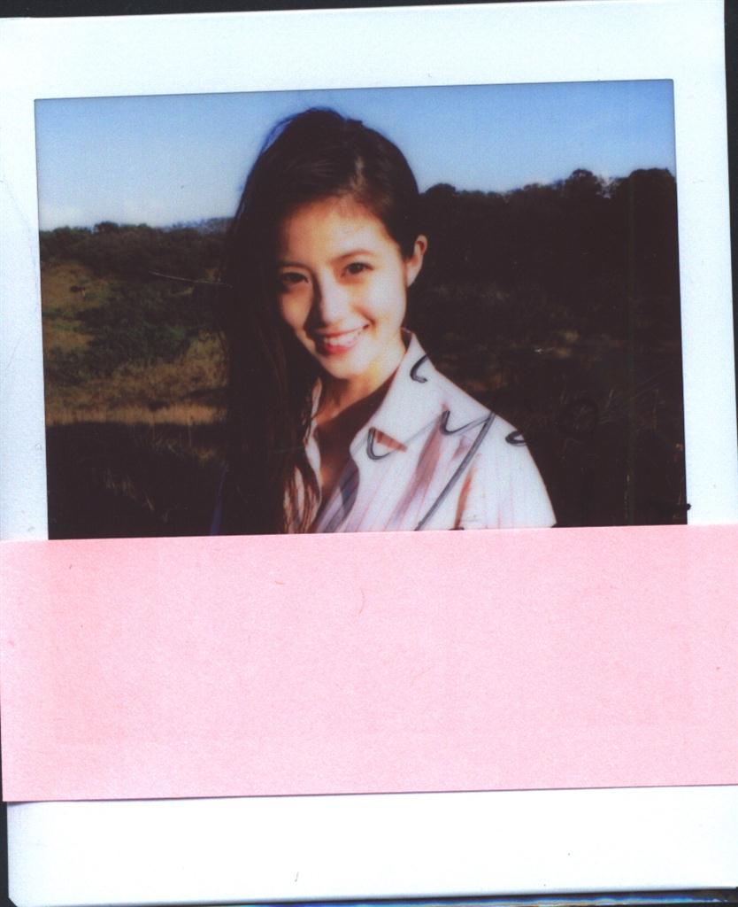 Amazon.co.jp: 今田美桜 直筆サイン入り写真 : おもちゃ