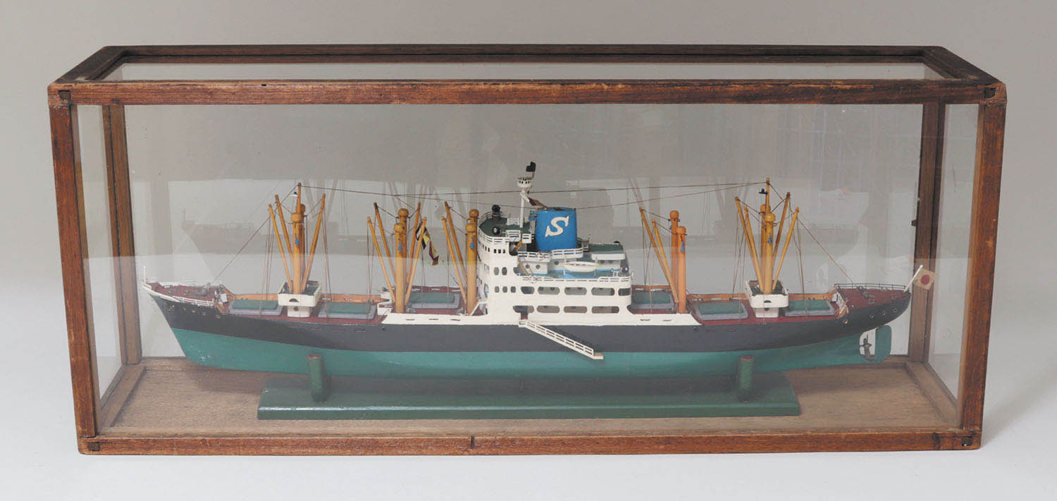 船模型 ガラスケース入り