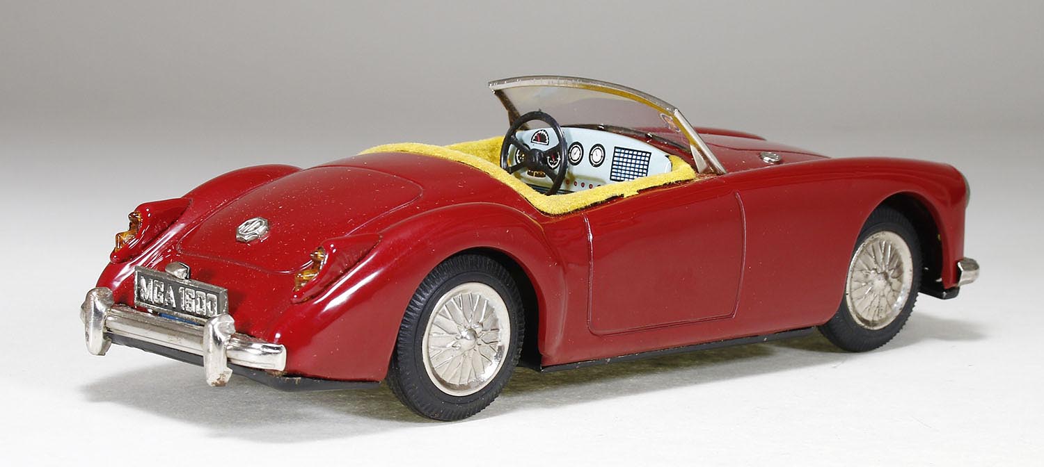 アサヒ玩具 MGA1600オープンタイプ（レッド）