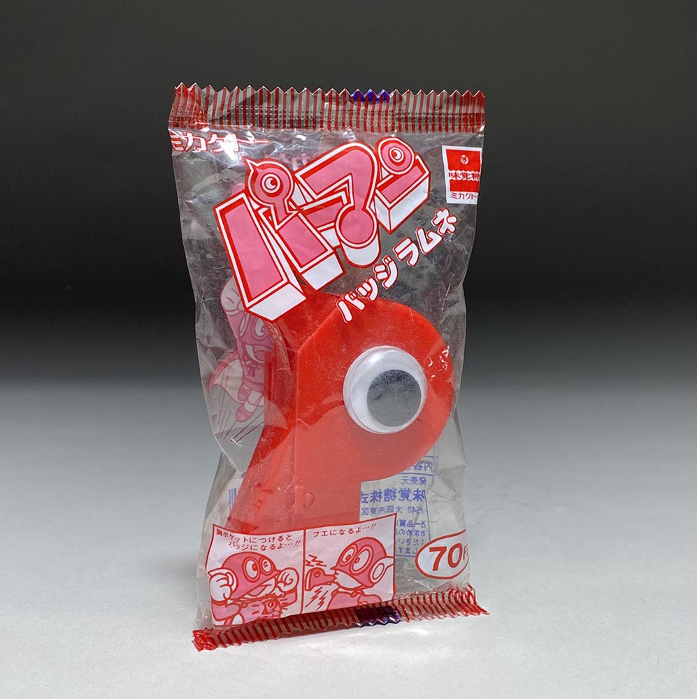 1406］ 味覚糖 パーマンバッジラムネ 赤