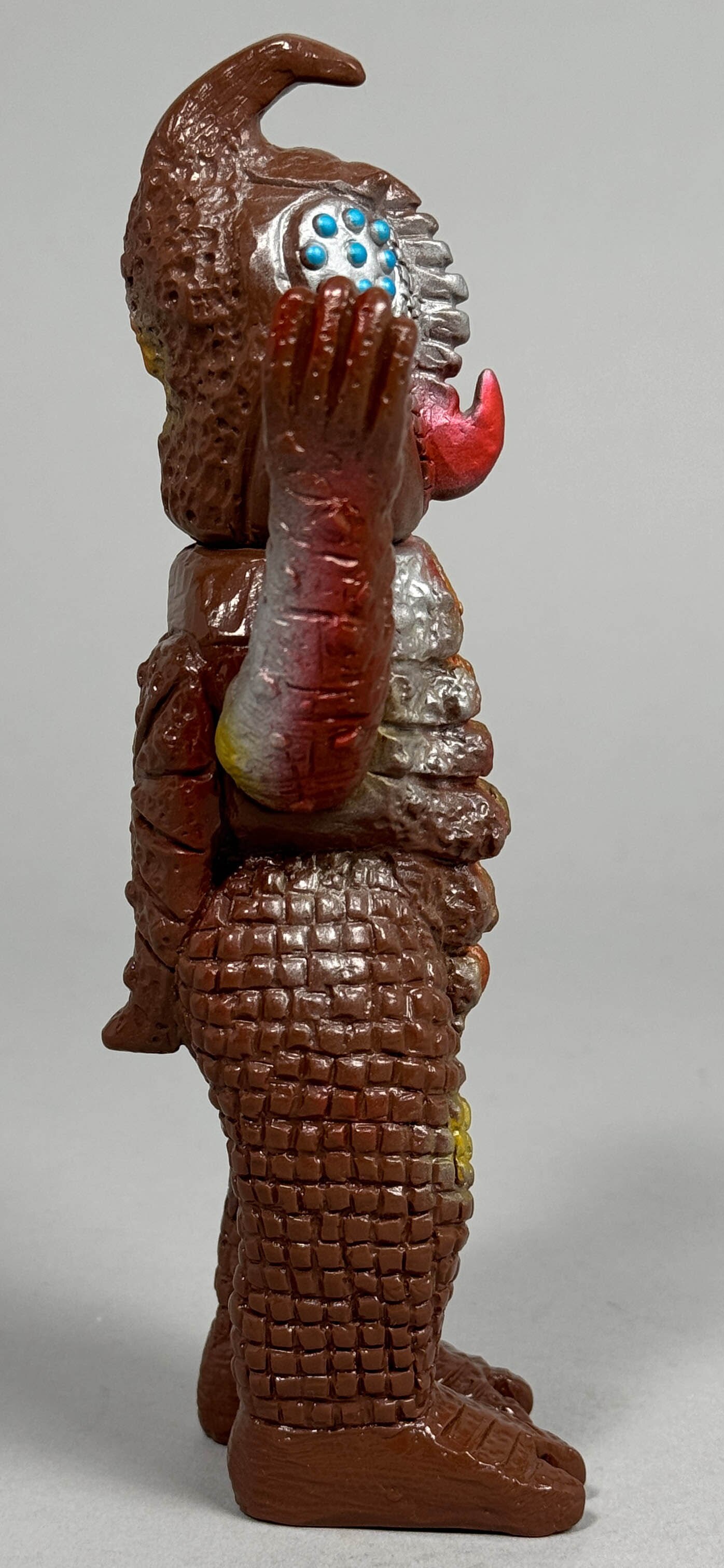 Zoron Alien brown molding