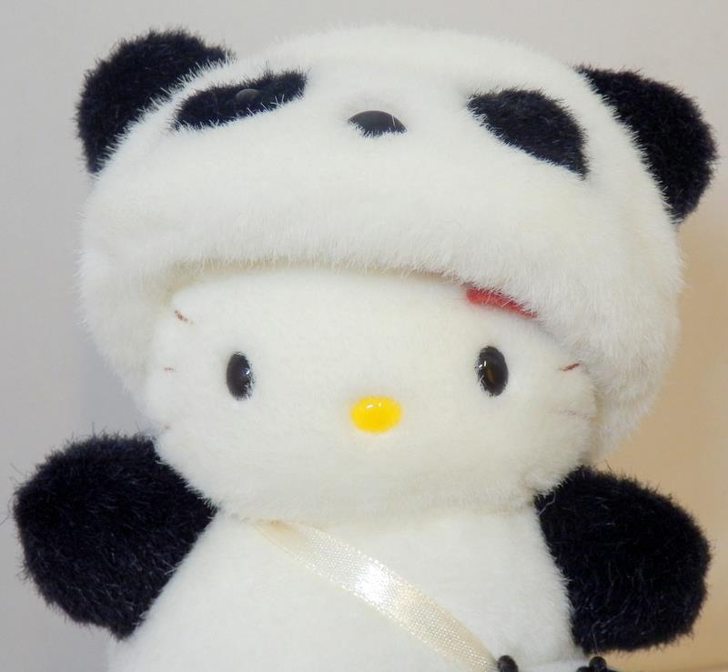 超激レア！ ハローキティ 変身レッサーパンダ ぬいぐるみ Mサイズ