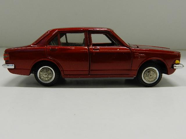 ヨネザワ ダイヤペット 3桁番号 トヨタ コロナ 1600SL 1/40 No.215