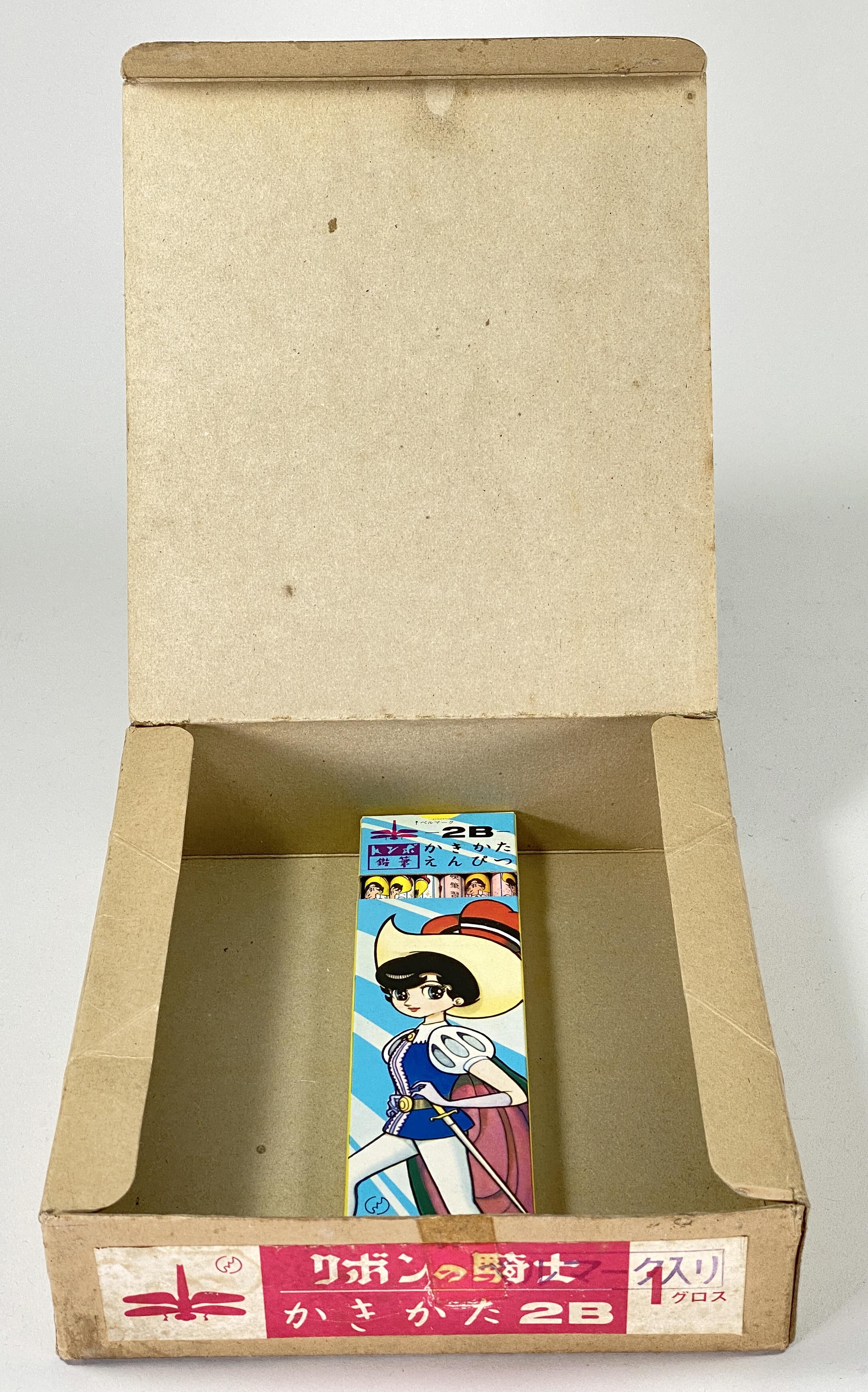 1391］ トンボ リボンの騎士 かきかたえんぴつ 2B 外箱付