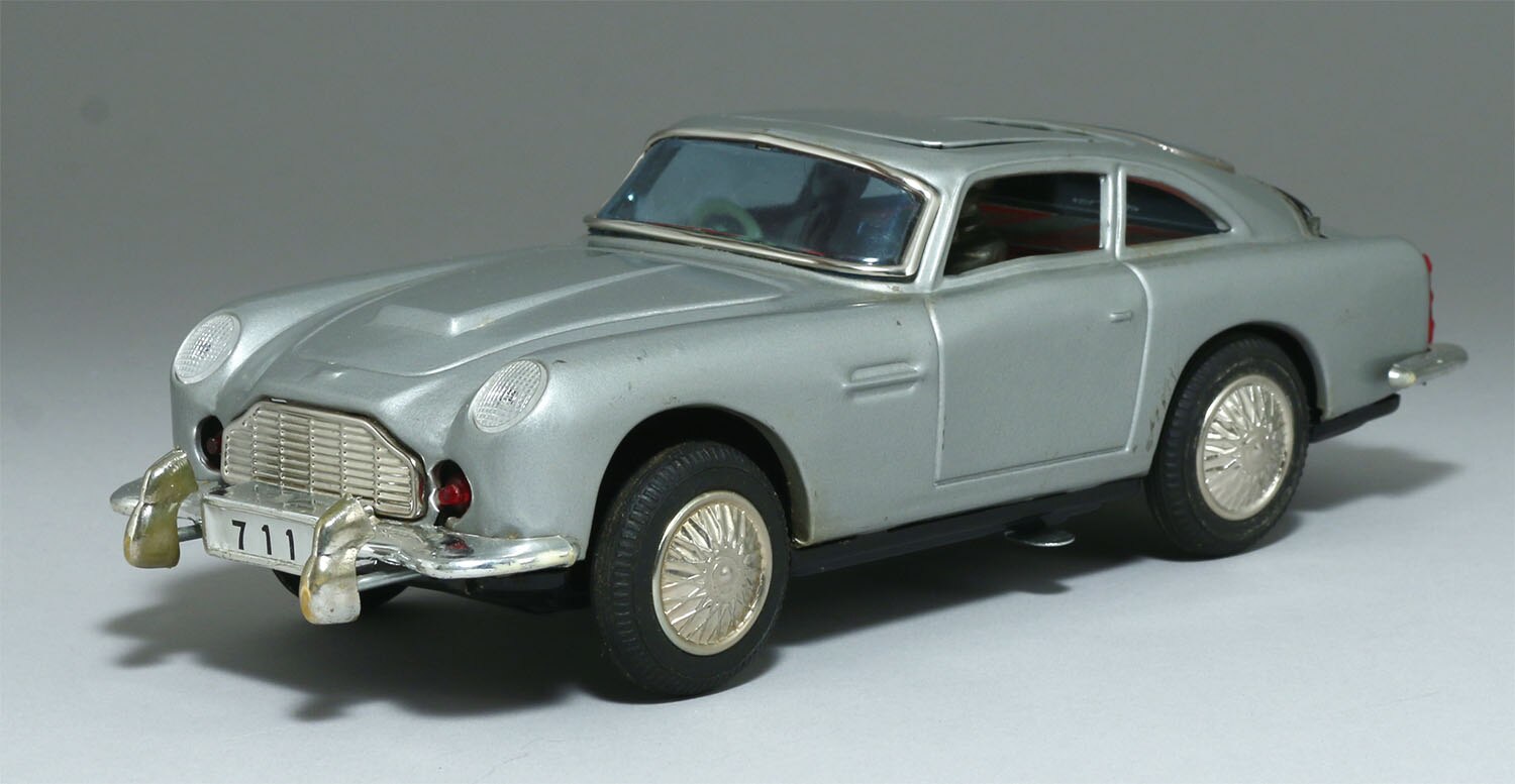 日本製 MULTI ACTION 711 ASTON-MARTIN