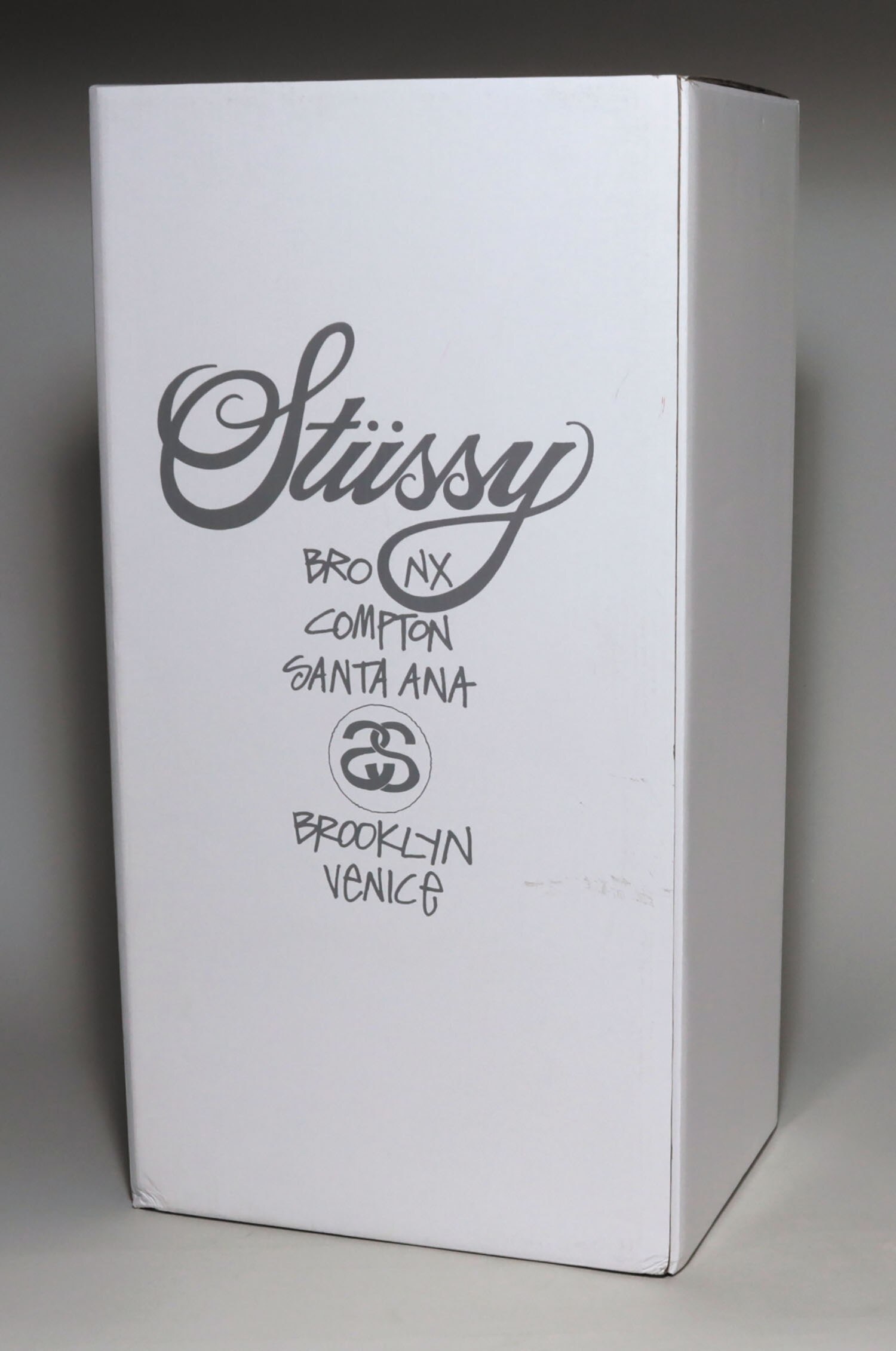 メディコムトイ BE@RBRICK 1000％ ステューシーワールドツアー白