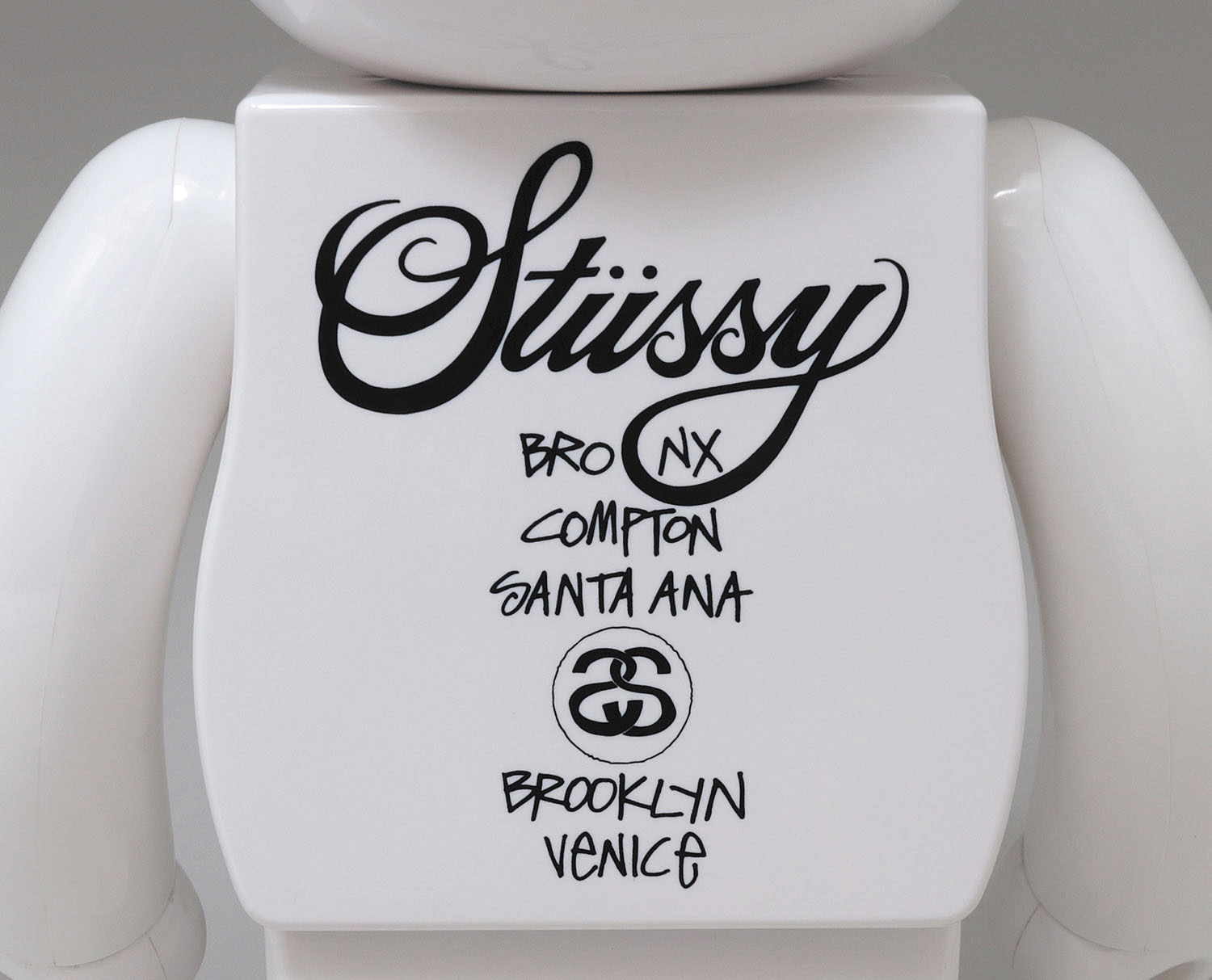 Be@rbrick (Bearbrick) 1000 Pasento Stussy world Tour white