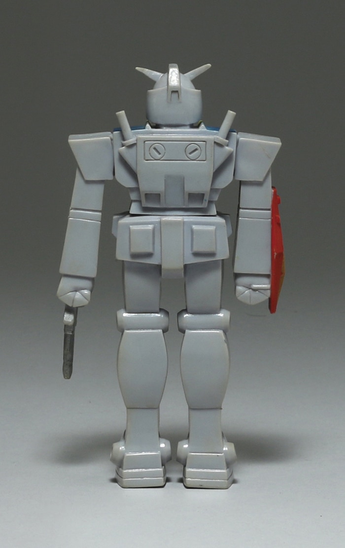ガンダム：グレーのG-3カラーのジャンボソフビ ノスタルジックで重厚な質感 - MANTANWEB（まんたんウェブ）