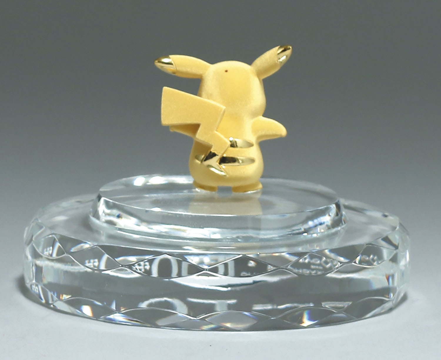 PIKACHU THE MOVIE 10th ピカチュウ·ザ·ゴールド PIKACHU THE MOVIE 10th ピカチュウ·ザ·ゴールド