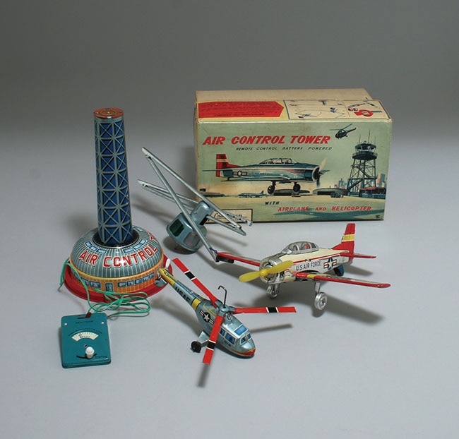 Cragstan AIR CONTROL TOWER WITH AIRPLANE AND HELICOPTER