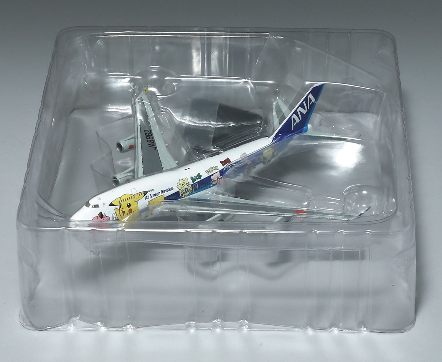 ANA ポケモンジェット Boeing 747-400 1:200　セット 1/400 B747-400 ANA ポケモンジェット インターナショナル