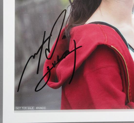 直筆サイン入り写真パネル 高野麻里佳