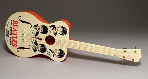 ビートルズ ギター型ブローチ SELCOL/イギリス ビートルズ ギター (THE BEATLES NEW SOUND GUITER)
