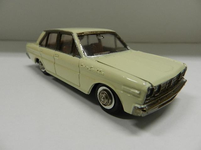 Yonezawa Diapet Nissan Cedric ivory 186