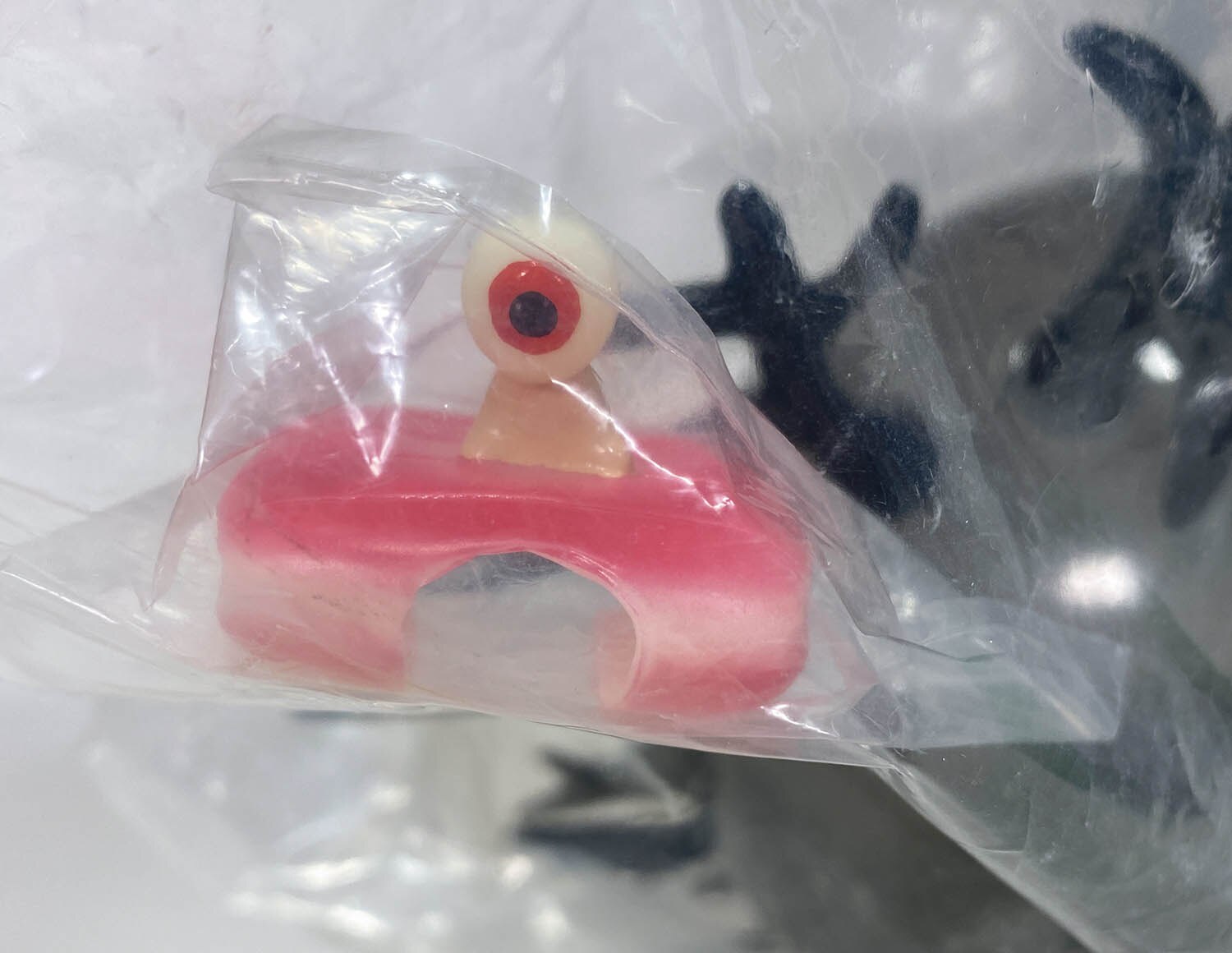 サンガッツ本舗 バックベアード 黒クリア成型 蓄光目 紫塗装
