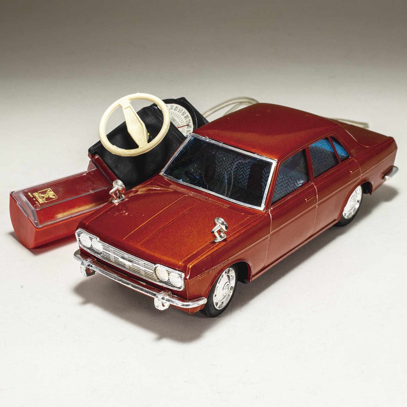 人気 ブランド 服をチェック - 最新トレンドファッション バンダイ エアリモコン ダットサン ブルーバード 自動車