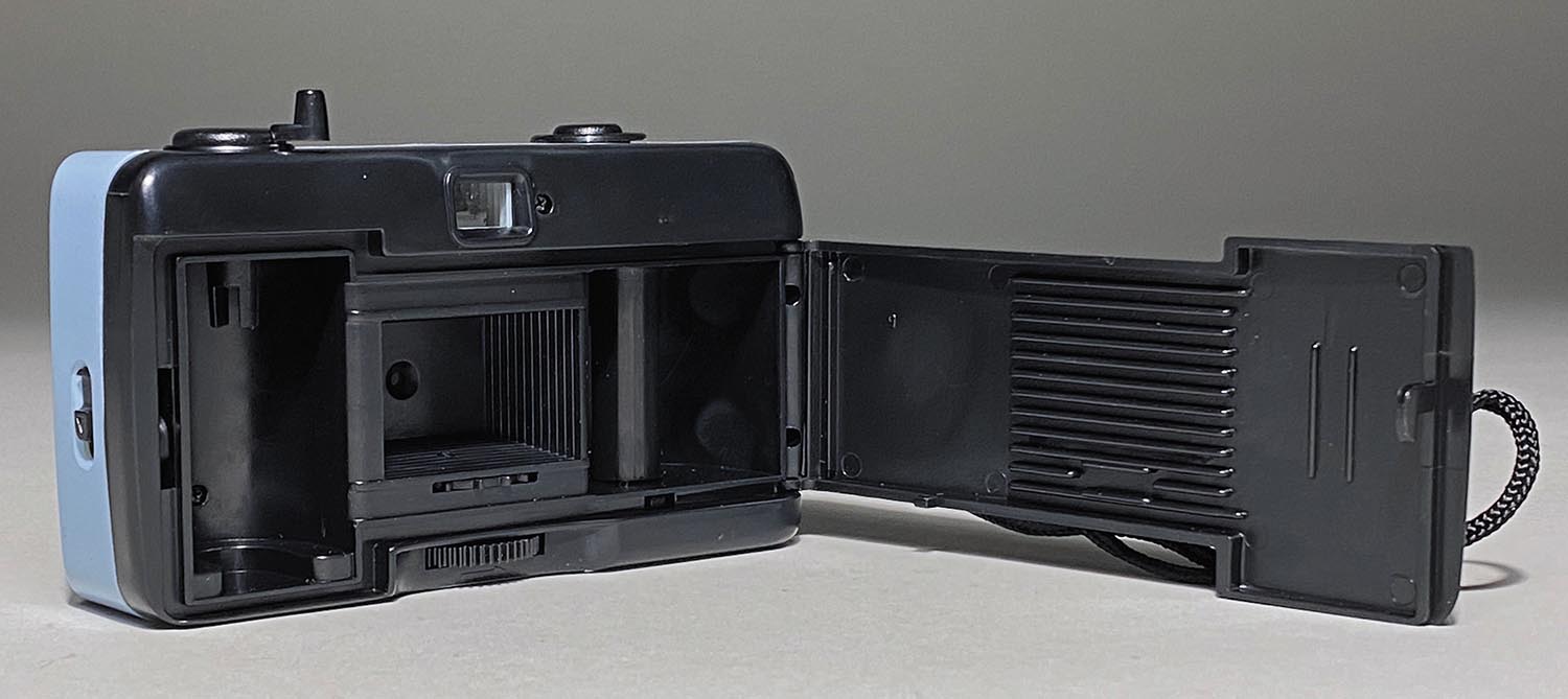 バンプレスト 快獣ブースカ セピア切替え付カメラ ブルー