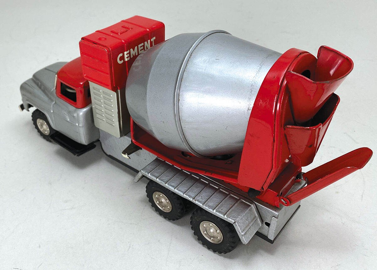 sssインターナショナル商事 セメントミキサートラック 黄色