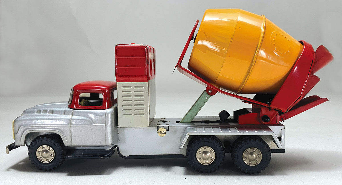 【お1人様1点限り】 SSSインターナショナル商事 セメントミキサートラック ミキサー黄色 自動車