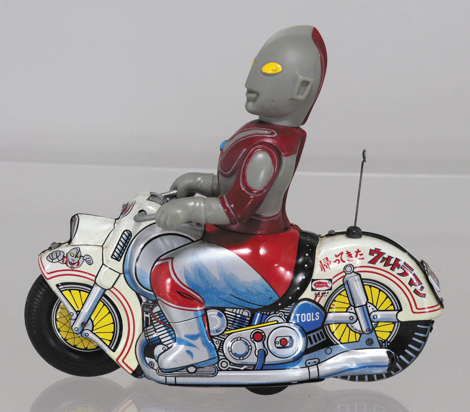 バイクに乗った「帰ってきたウルトラマン」 ブルマーク - キャラクター 