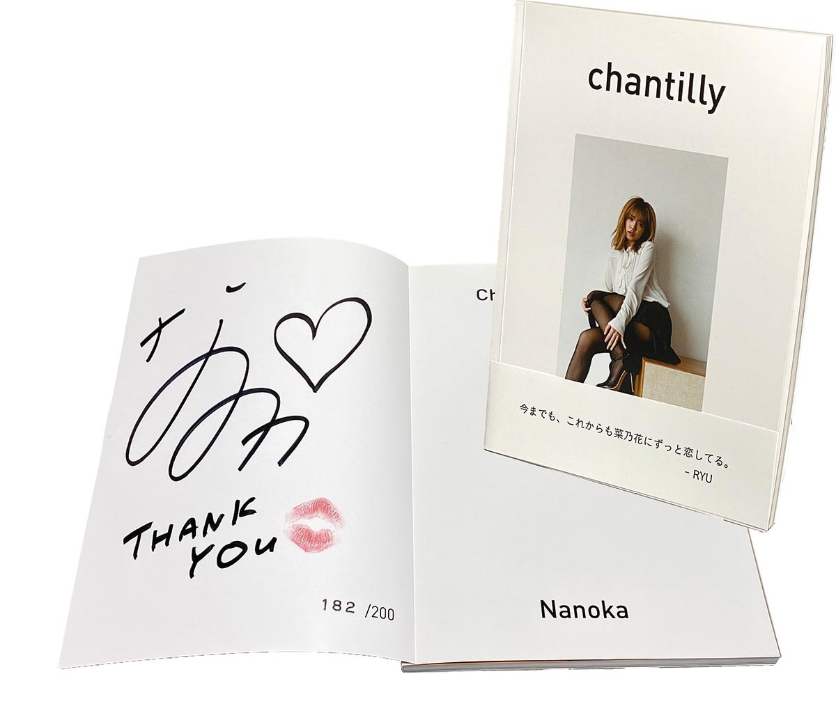7028］ 菜乃花 直筆サイン本『chantilly』+『other stories from 