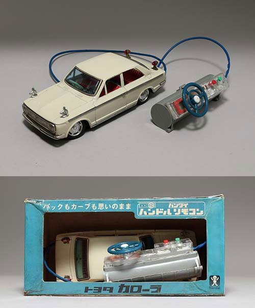 大特価!! バンダイ トヨタ カローラ箱付 ミニカー