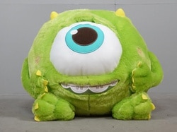 赤いほっぺ ギガジャンボ照れポーズぬいぐるみ