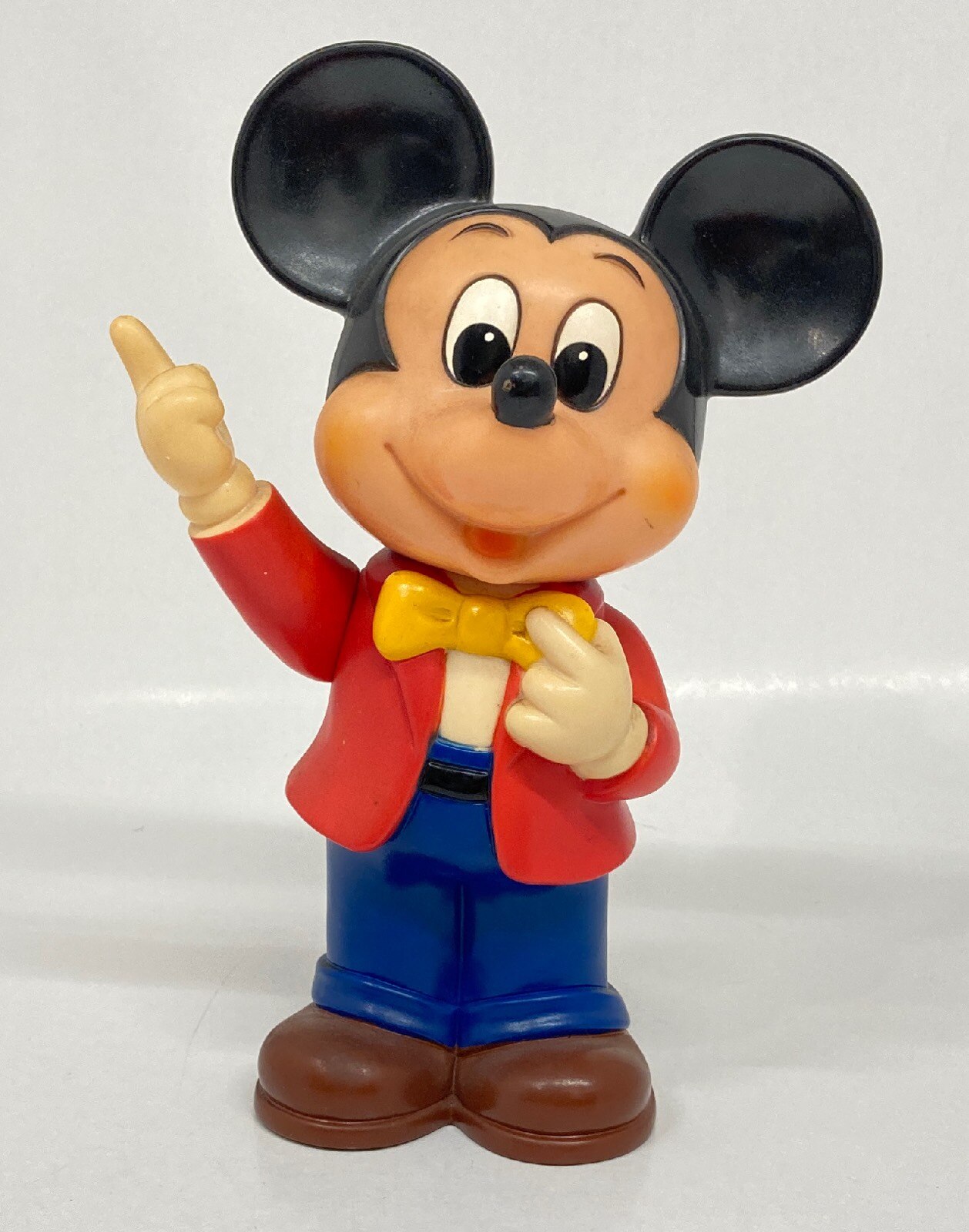 Walt Disney Producti ディズニー貯金箱 ミッキー指差し大ソフビ貯金箱 赤ジャケ 黄リボン 青ズボン ディズニー貯金箱 まんだらけ Mandarake