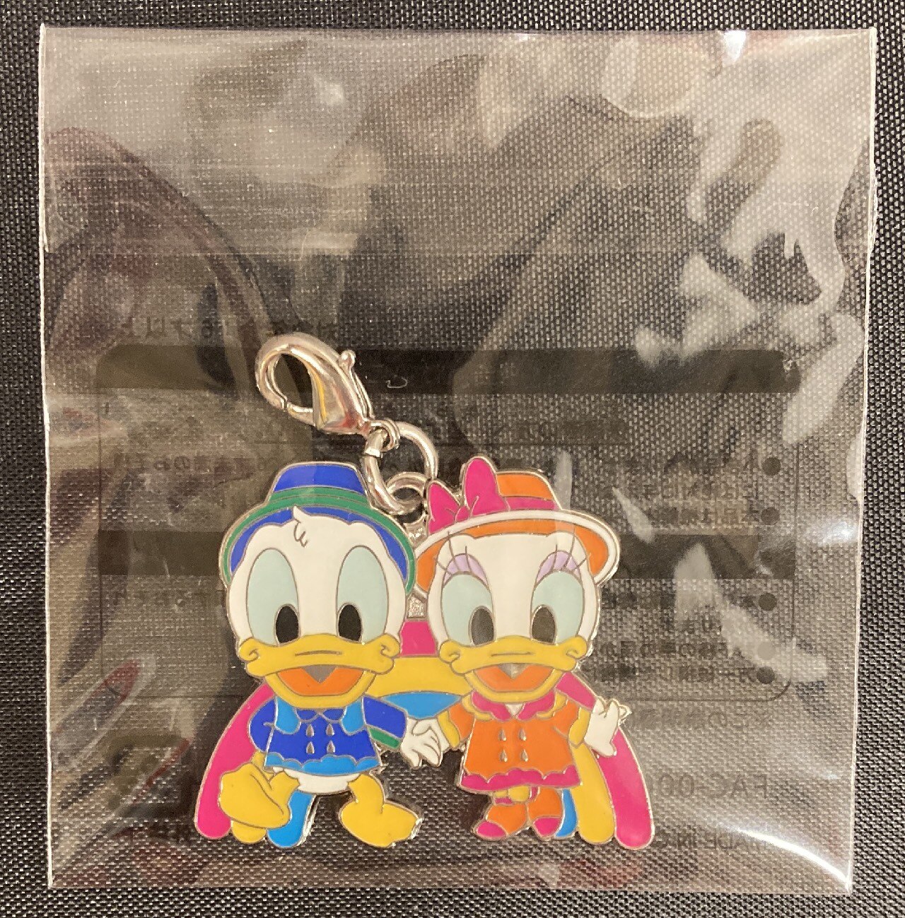 東京ディズニーシー チャーム 非売品 アブールバザール ドナルド デイジー レインコート 虹 まんだらけ Mandarake 東京ディズニーシー チャーム 非売品 アブールバザール ドナルド デイジー レインコート 虹 まんだらけ Mandarake