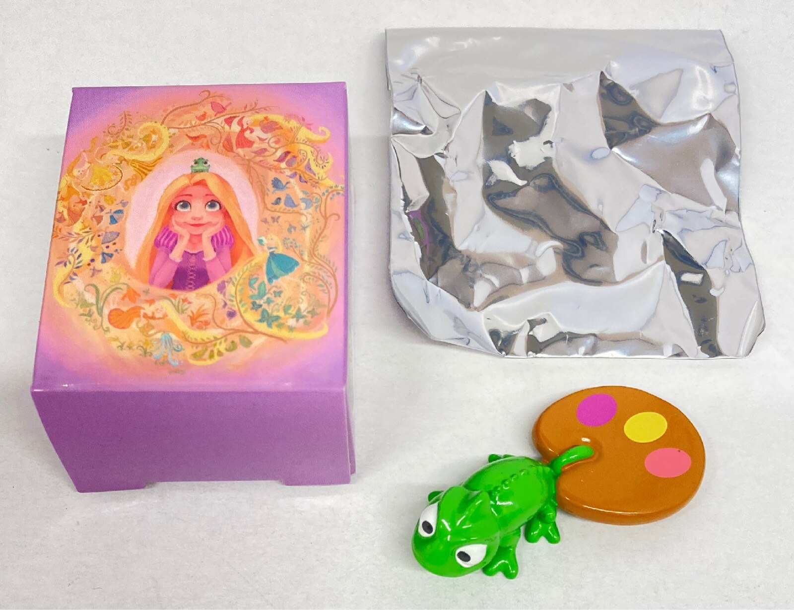 ディズニーストア シークレットフィギュア パスカル パレット 塔の上のラプンツェル まんだらけ Mandarake ディズニーストア シークレットフィギュア パスカル パレット 塔の上のラプンツェル まんだらけ Mandarake