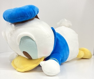 赤いほっぺ メガジャンボもちもち生地寝そべりぬいぐるみ