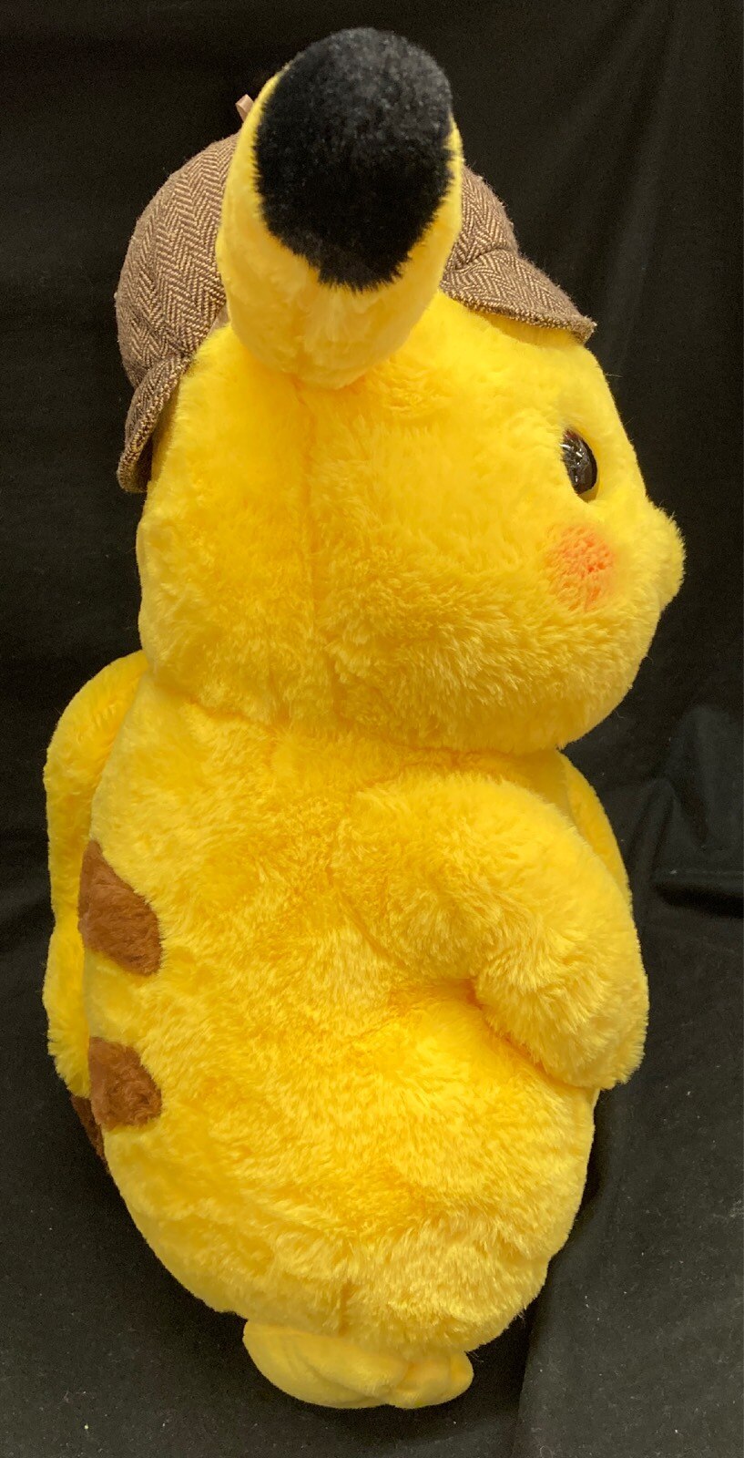 まるで本物！『名探偵ピカチュウ』約40cmの等身大モフモフ