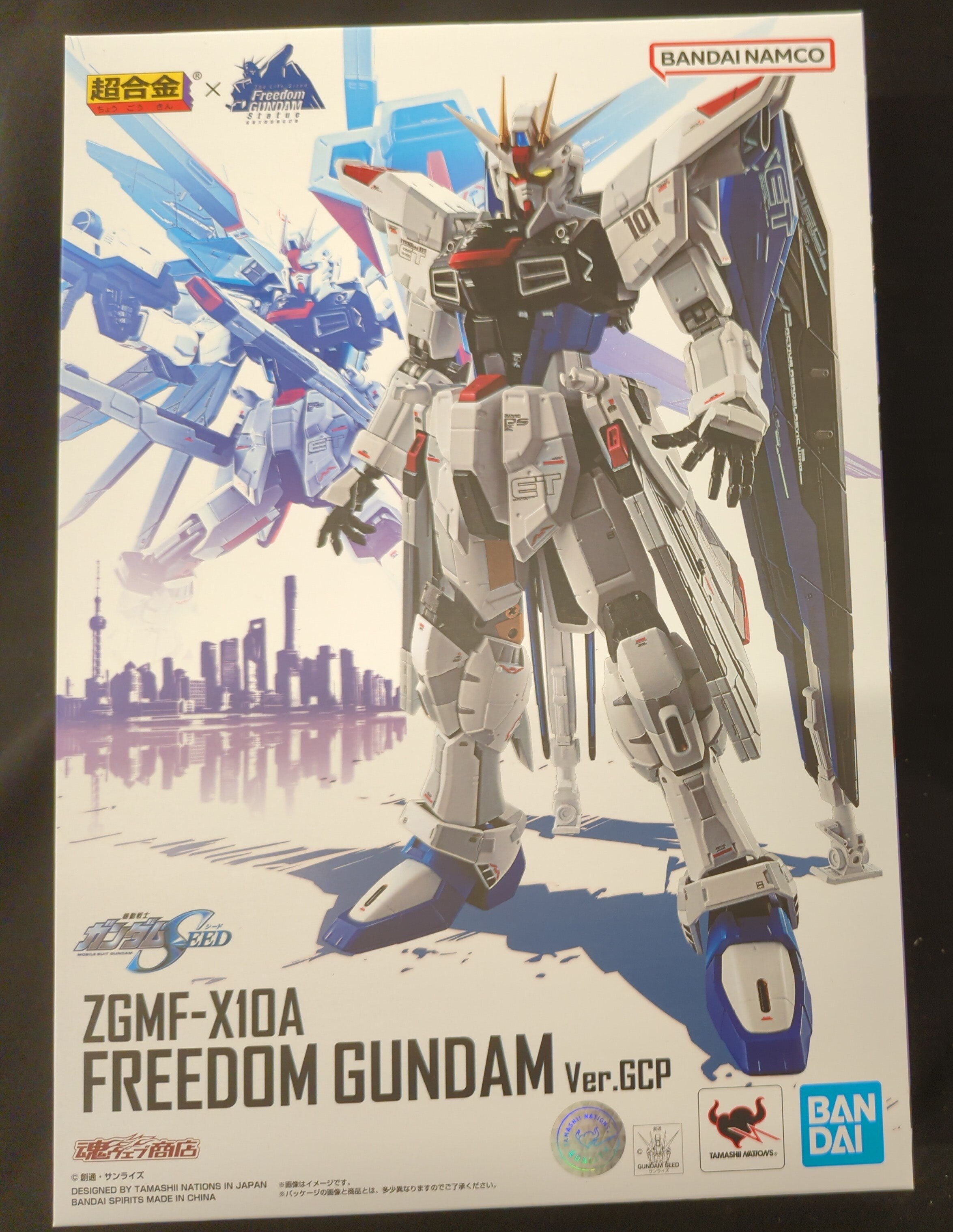 Bandai Chogokin x THE LIFE-SIZED FREEDOM GUNDAM Statue Mobile Suit