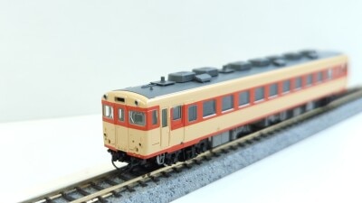 公式の  TOMIXの列車、2255J.N.R.Diesel Car KIRO・28 
