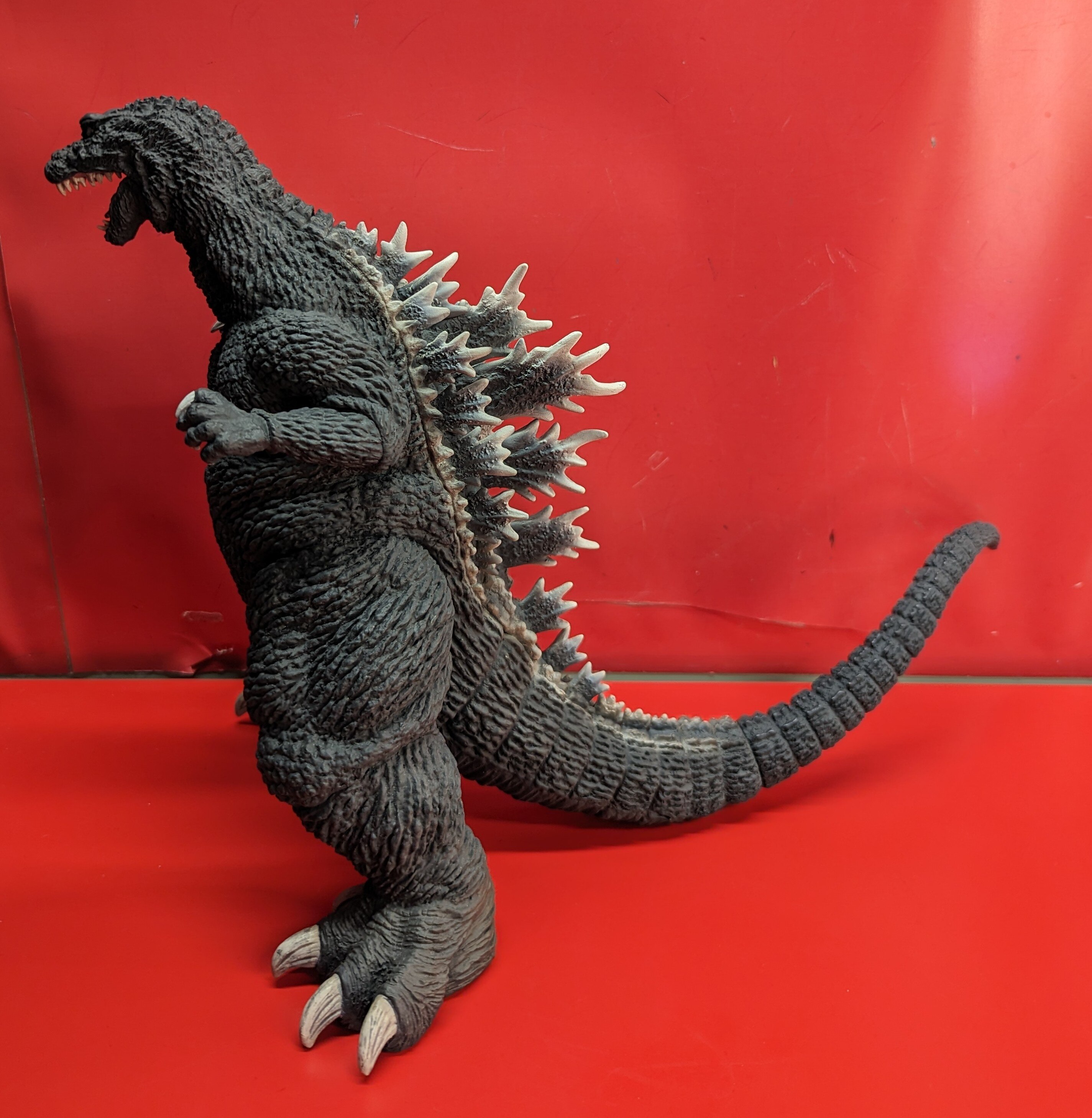 Amazon | X-PLUS エクスプラス 東宝大怪獣シリーズ ゴジラ (2001) 完成品 | フィギュア・ドール 通販