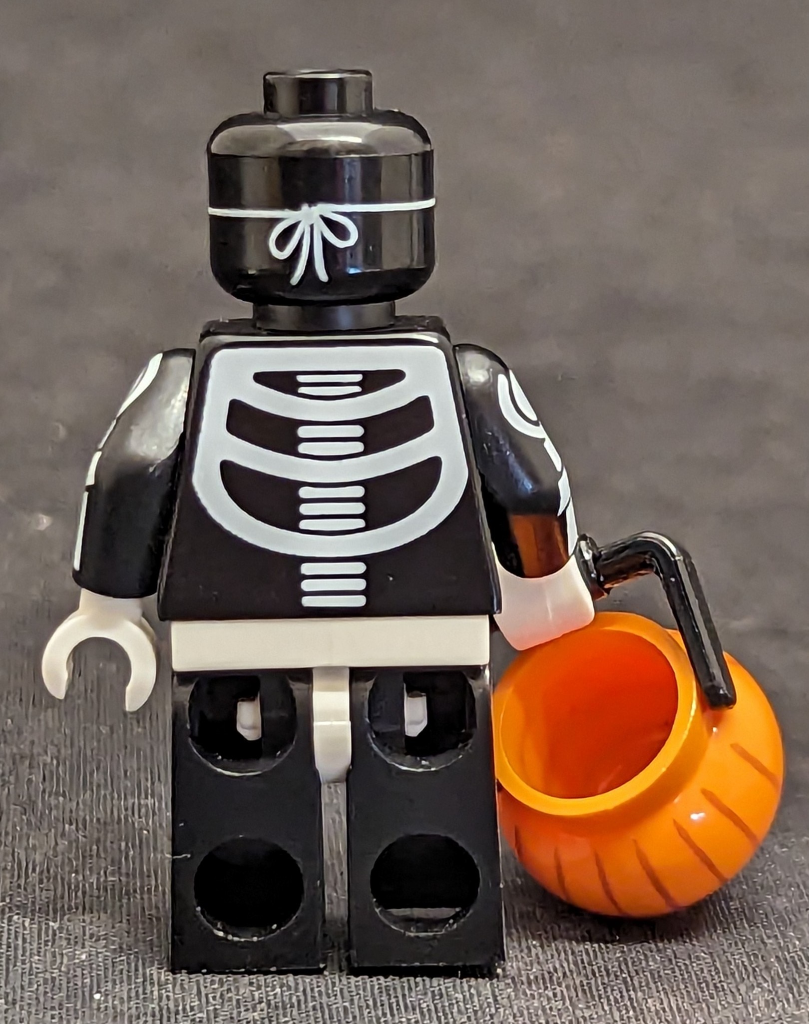 Lego Minifigures Series 14 Skeleton Man 71010