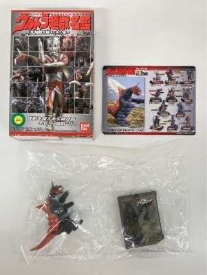 ウルトラ超獣名鑑 シークレット 変身 モルフォ蝶 カラー＆モノクロ 怪獣名鑑 みにくく