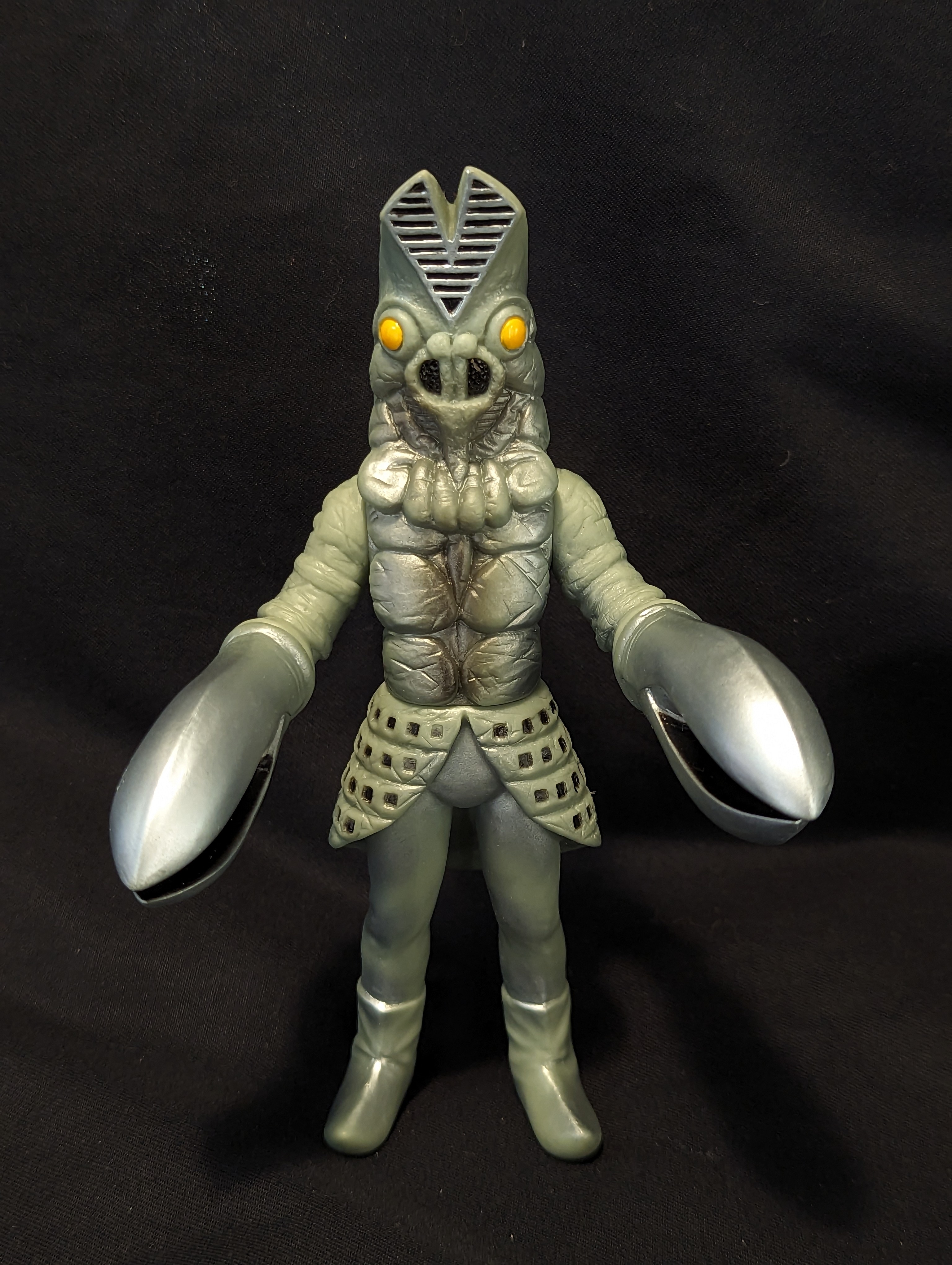 BANDAI 2004 明るく 18㎝ 旧ウルトラ怪獣シリーズ バルタン星人