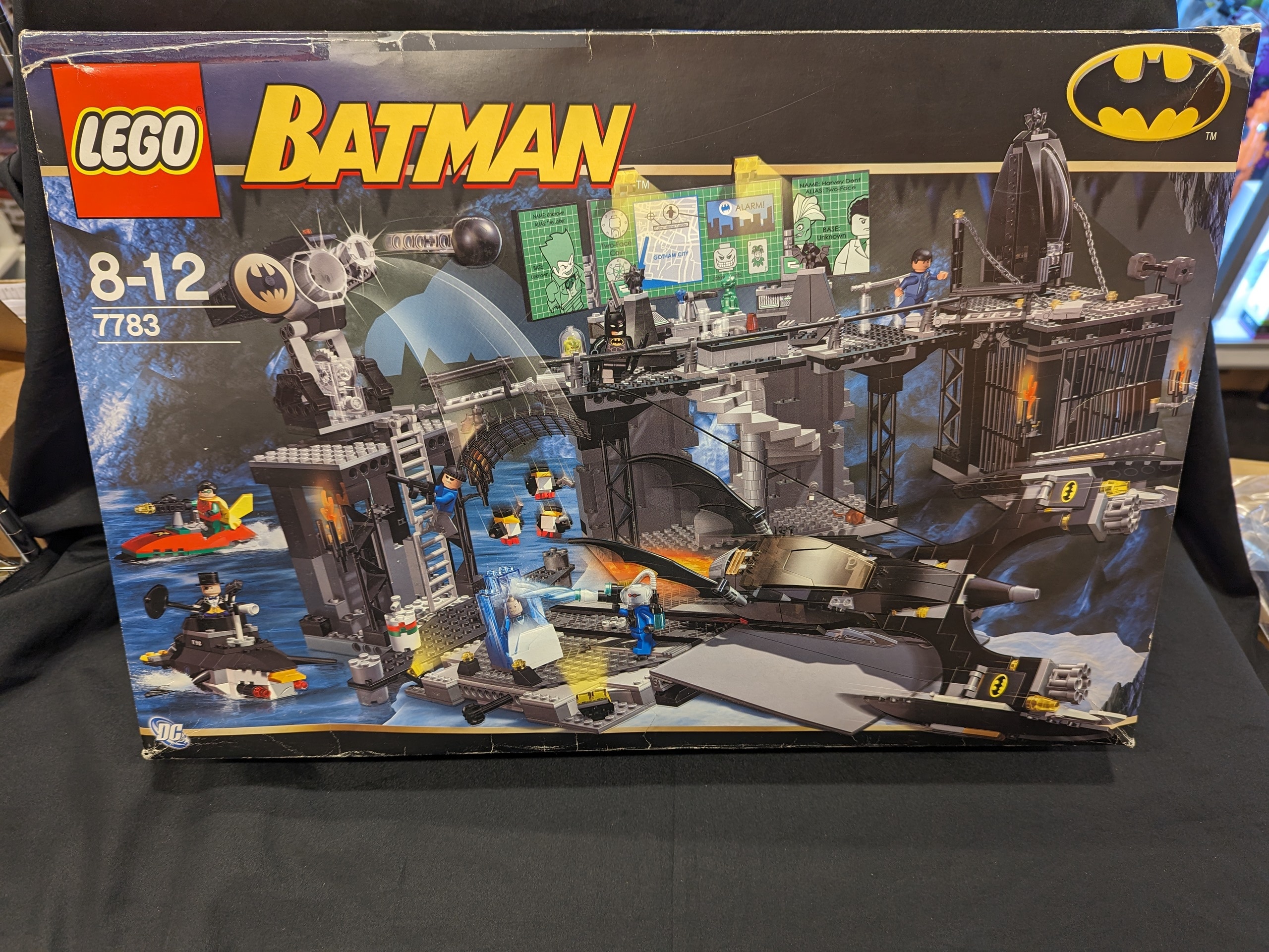 LEGO 7783 Batman The Batcave The Penguin and Mr. Freeze's Invasion